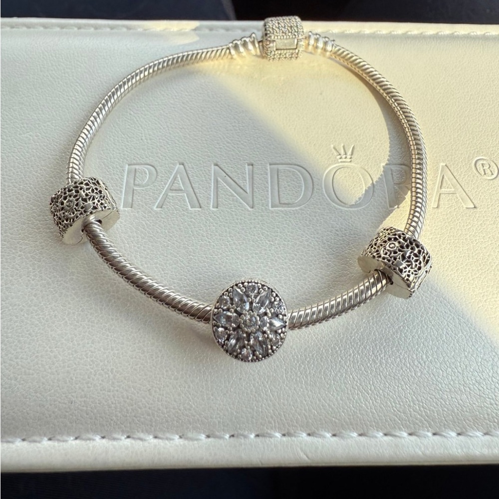 Pandora Glistening Wonder Bracelet